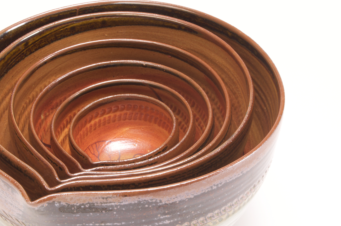  Large Ceramic Serving Bowl with Maple Leaf