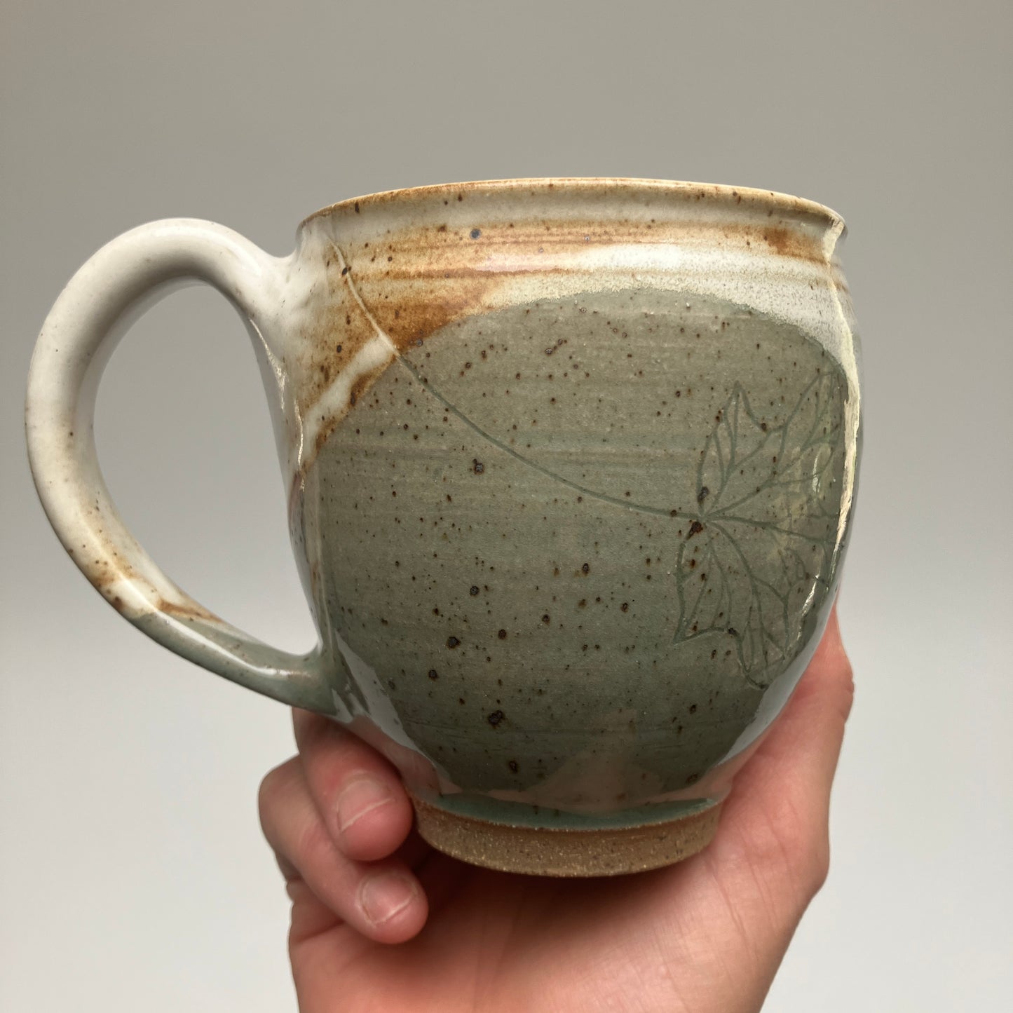 Round Mug with Leaves and Grasses
