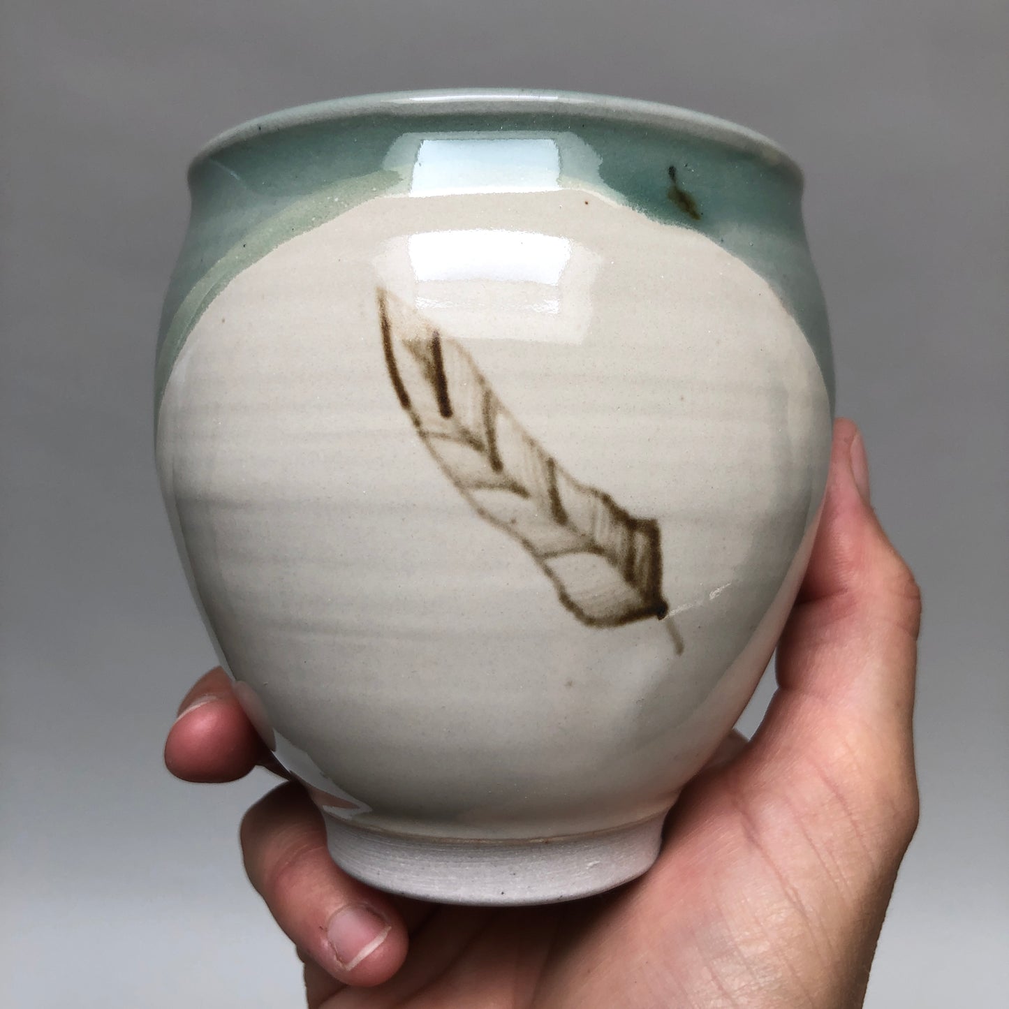 Round Mug With Feather