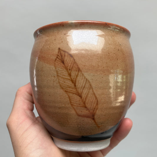 Round Mug With Feather