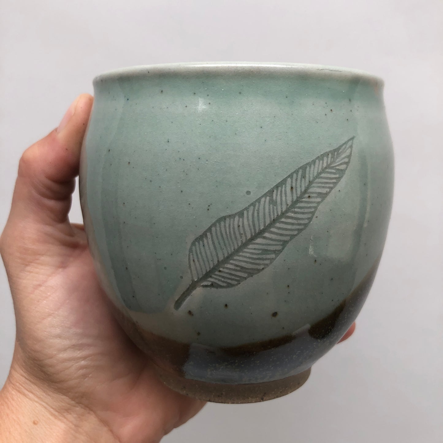 Round Mug With Feather