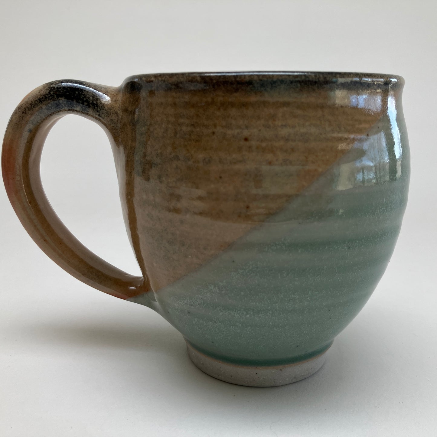 Round Mug With Feather